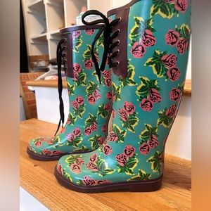 Perfect condition worn once Betsy Johnson rain boots